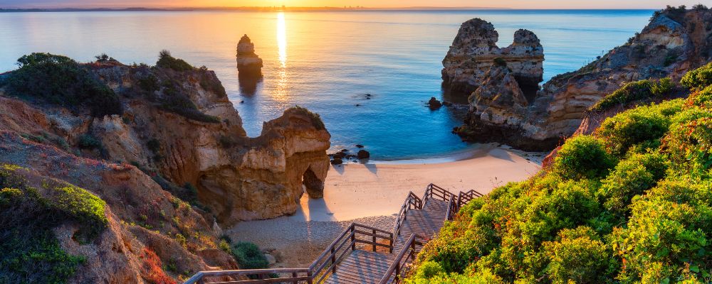 12 Best Holiday Destinations For 2024 SCTI AU   Lagos Portugal 1000x400 